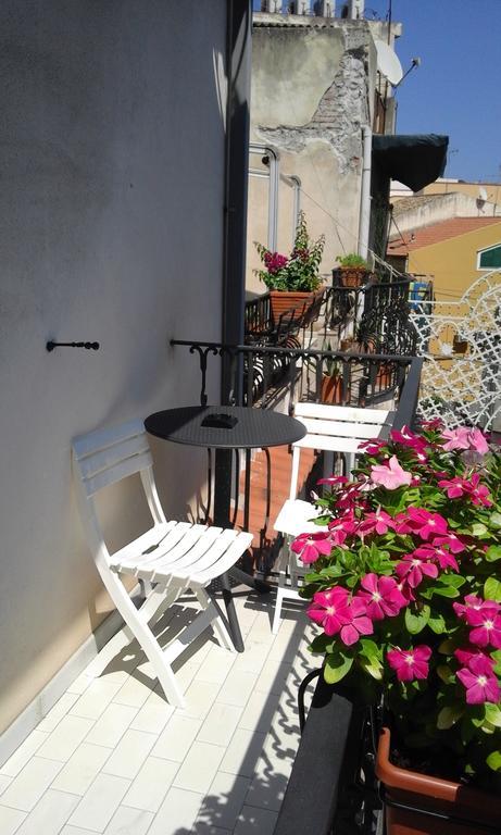 جيارديني ناكسوس Salvone'S House B&B الغرفة الصورة